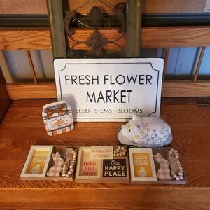 Farmhouse Decor Set with Fresh Flower Market Sign Bundle (6 Items)